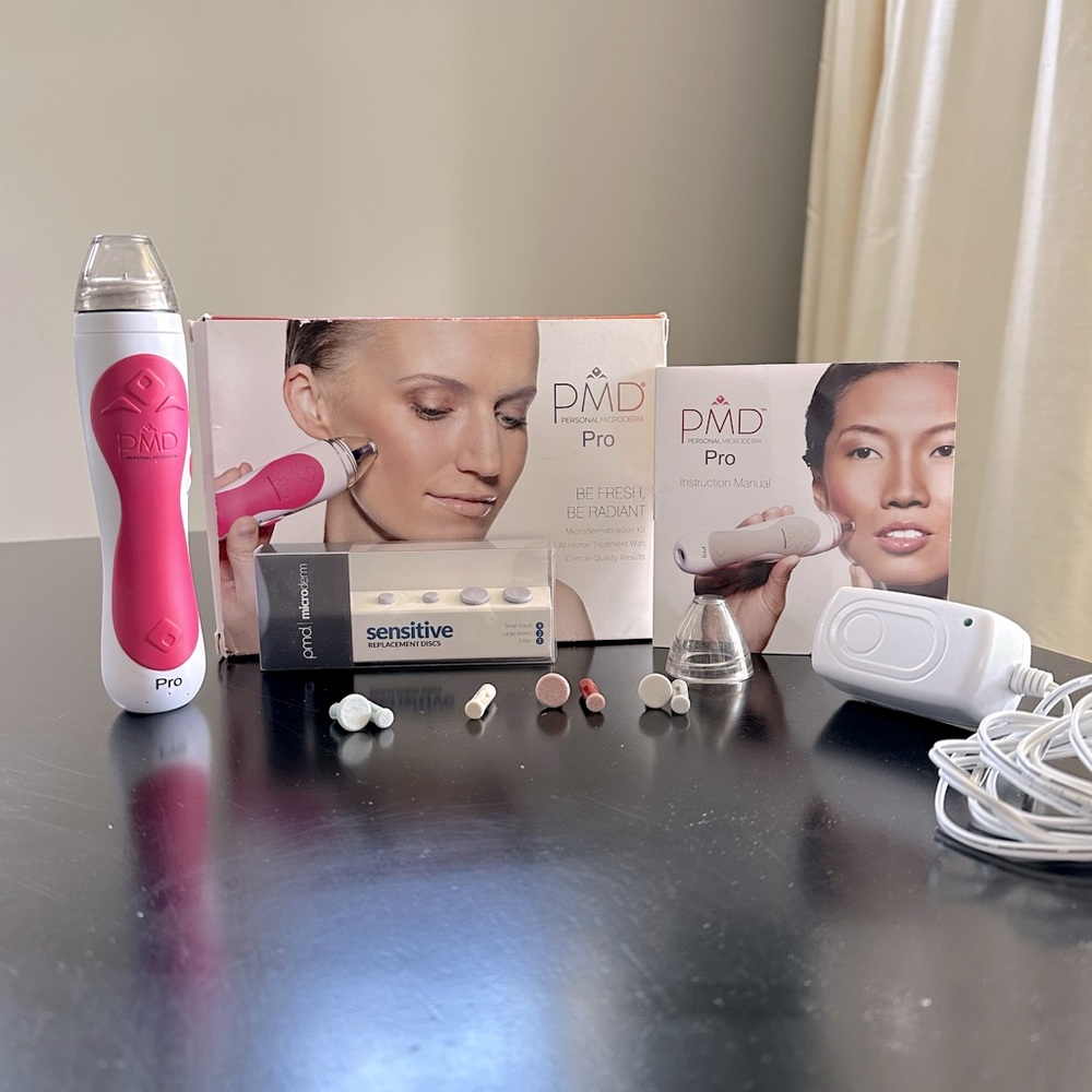 PMD Pro Personal Microdermabrasion + 6 Sensitive Disc Set + 7 various discs